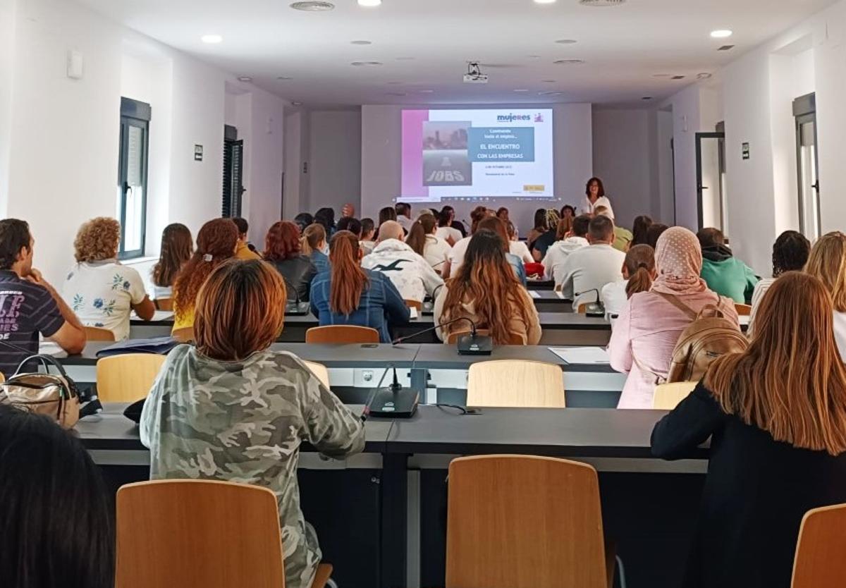 La Fundación Mujeres organiza una Escuela de Verano