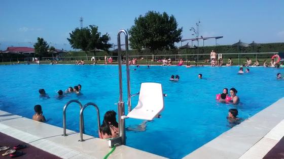 El grupo socialista afirma que el equipo de gobierno miente respecto a la piscina