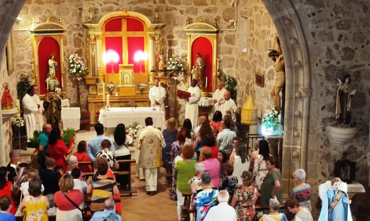 La imagen del Ángel vuelve a Valdehúncar tras ser restaurada