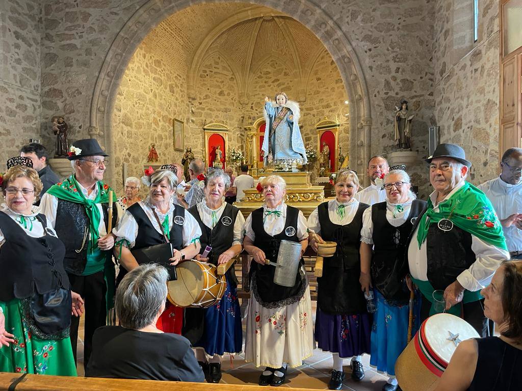 La imagen del Ángel vuelve a Valdehúncar tras ser restaurada