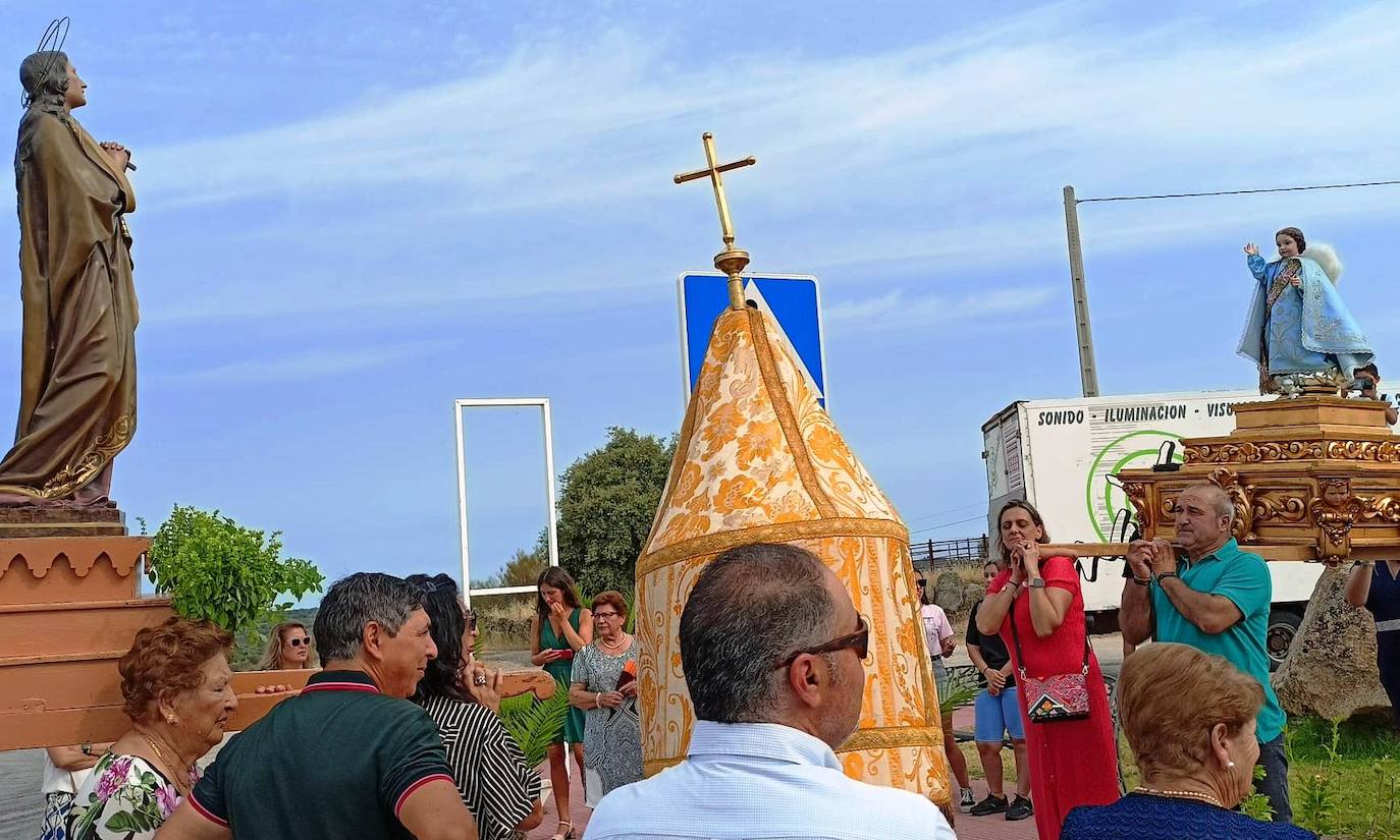 La imagen del Ángel vuelve a Valdehúncar tras ser restaurada