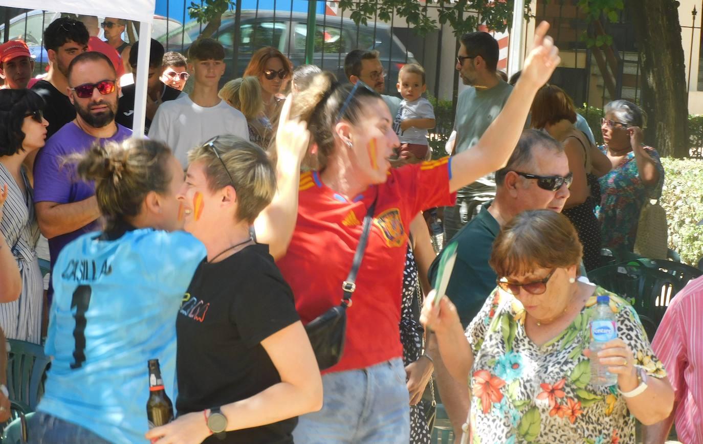 Gran ambiente en el parque para vivir la final del Mundial de fútbol femenino