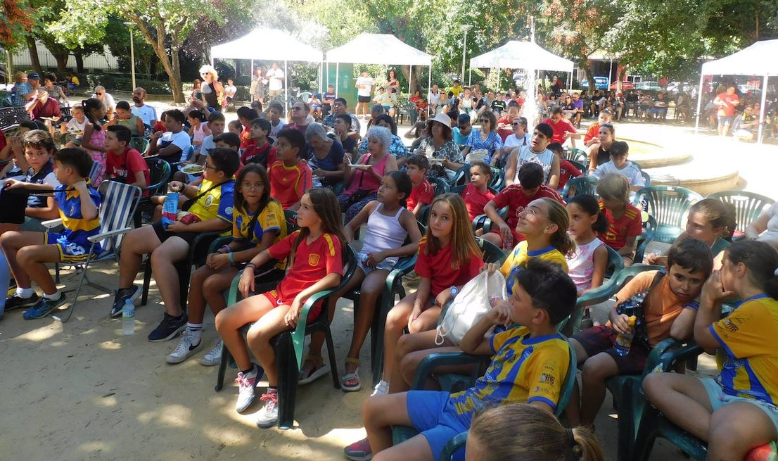 Gran ambiente en el parque para vivir la final del Mundial de fútbol femenino