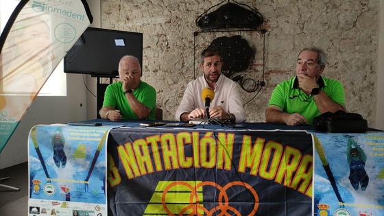 El Trofeo 'Campo Arañuelo' de natación vuelve a mirar al cielo