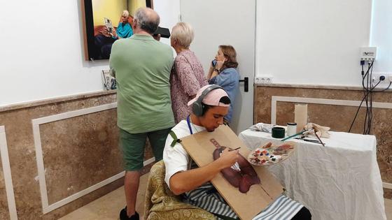 El joven creador Aarón Barambones sorprende en su primera exposición
