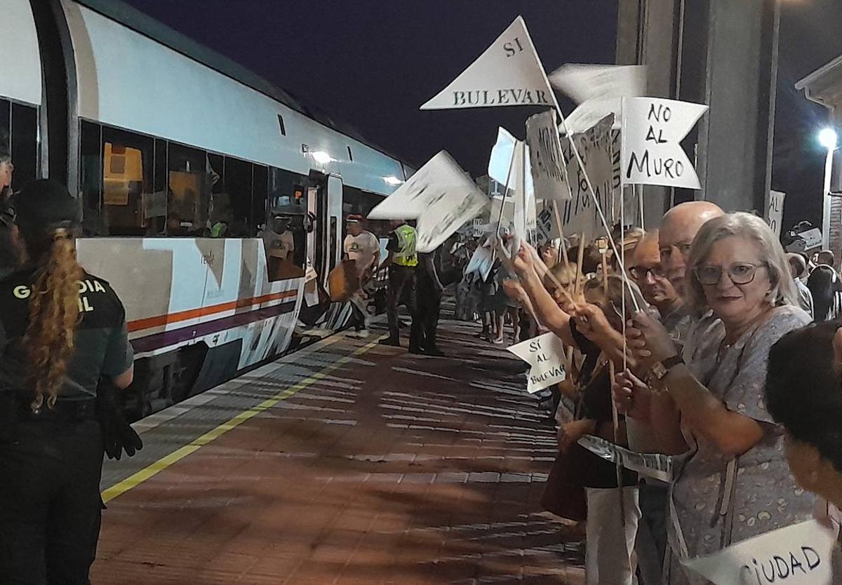 Es urgente negociar y acordar el soterramiento del tren en Navalmoral