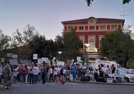 Reciente concentración pidiendo el soterramiento de las vías