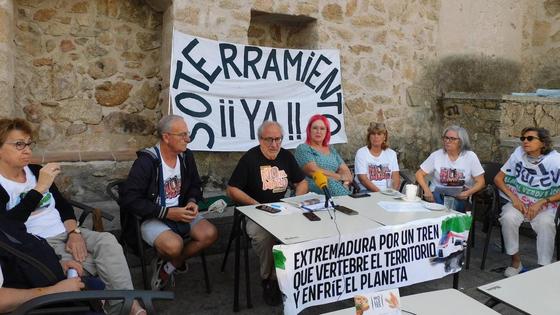 No al Muro avanza que el día 20 se derribará el puente que salva la N-V junto a La Paz