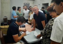 Alfredo García ha firmado numerosos ejemplares de sus libros