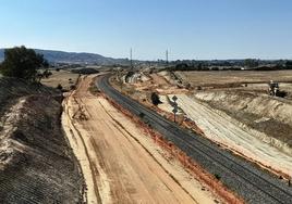 Obras del tren antes de llegar al casco urbano