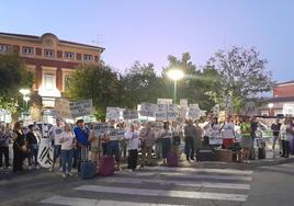 Concentración de No al Muro en la plaza de la estación