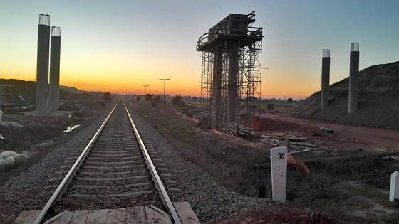 La Asamblea de Extremadura pide al Gobierno central el soterramiento del tren