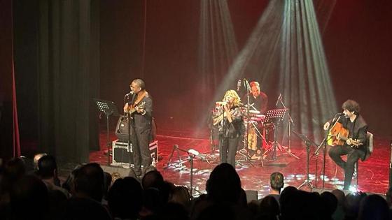 Sole Giménez homenajea a Concha Velasco en su concierto en el teatro