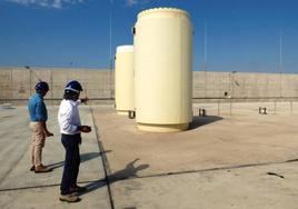 Primeros contenedores llegados al almacén