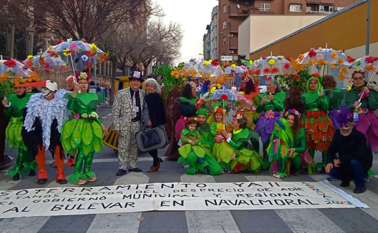 No al Muro se suma al Carnaval para reivindicar, con tono crítico y festivo, el soterramiento del tren