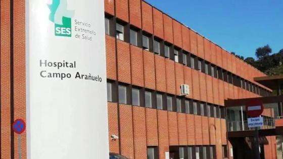 Dos personas heridas y dos caballos muertos en un accidente cerca del hospital