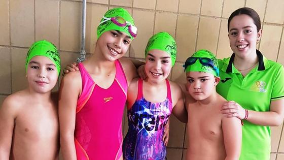 El Club Natación Moralo inició el año en Badajoz y Almendralejo