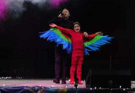 La reina infantil con Raúl Gorrilla en la gala celebrada el sábado