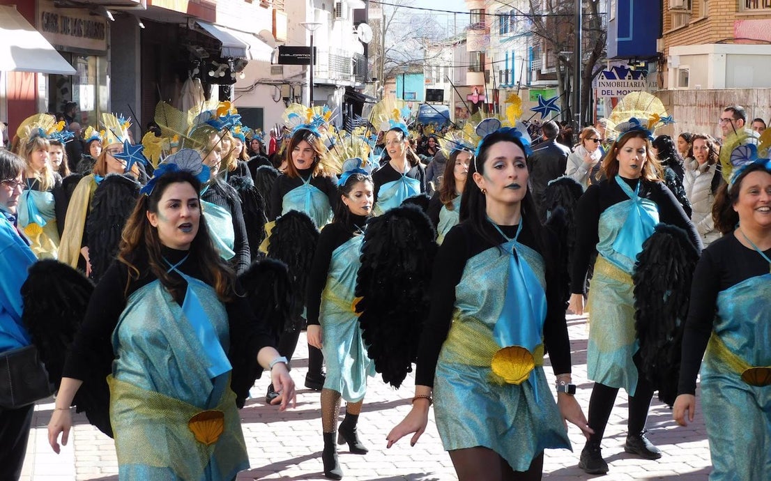 Los institutos cierran el multitudinario desfile estudiantil