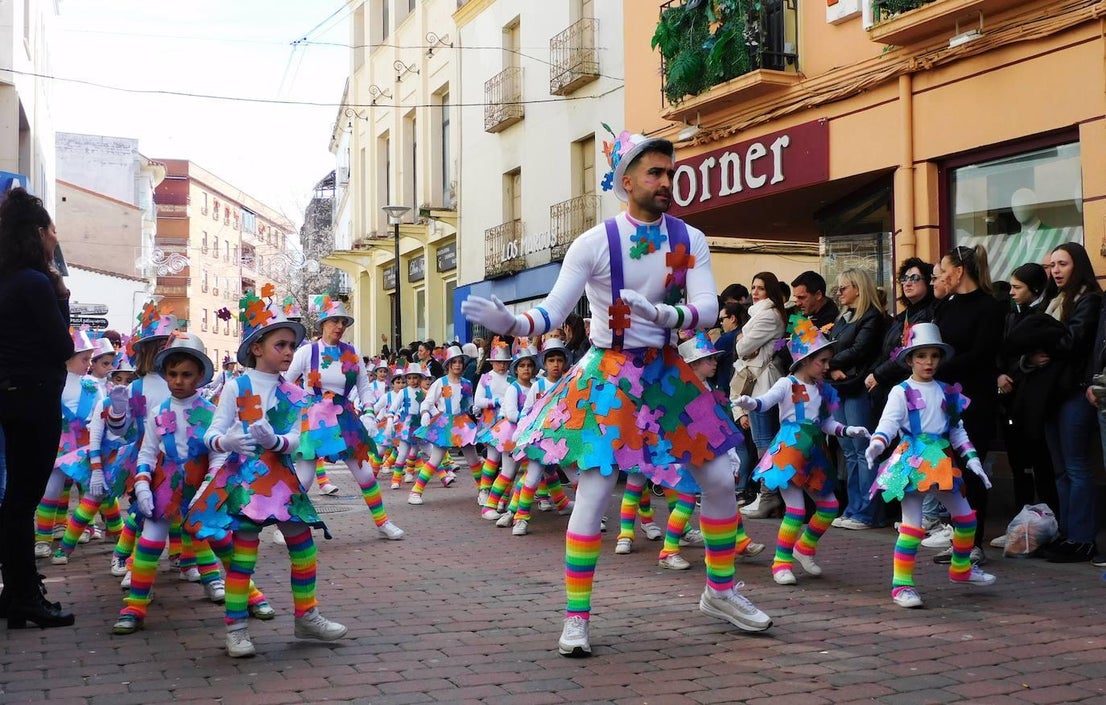 Los colegios abren el desfile juvenil aplazado el viernes de Carnaval