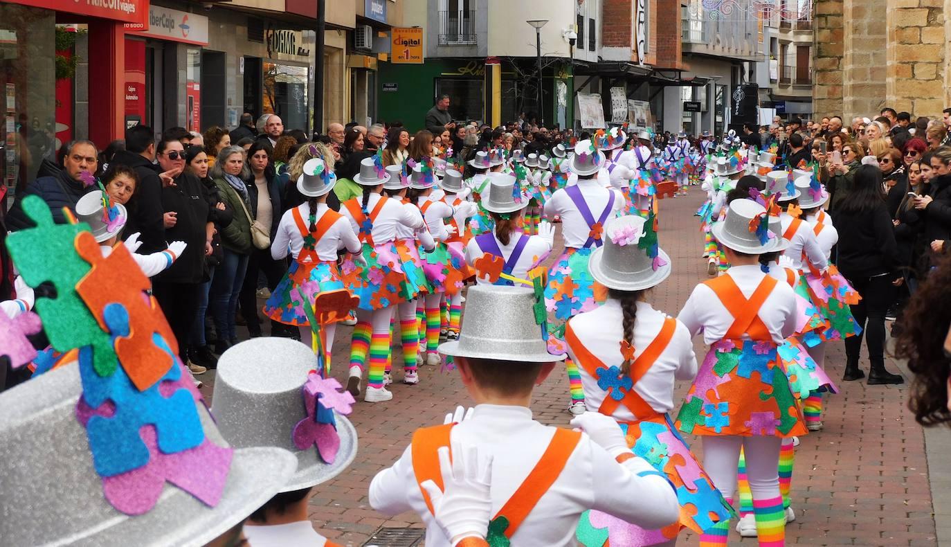 Los colegios abren el desfile juvenil aplazado el viernes de Carnaval