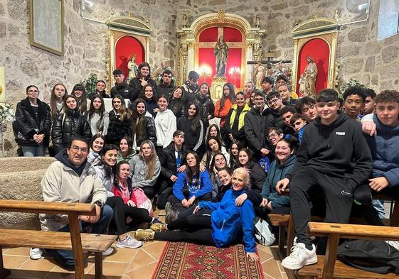 Participantes en la 'peregrinación' juvenil a Valdehúncar