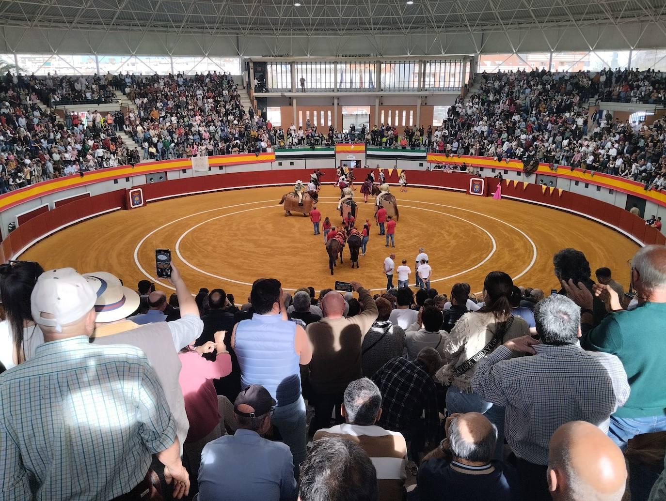 La vuelta de las corridas de toros llena el edificio multiusos