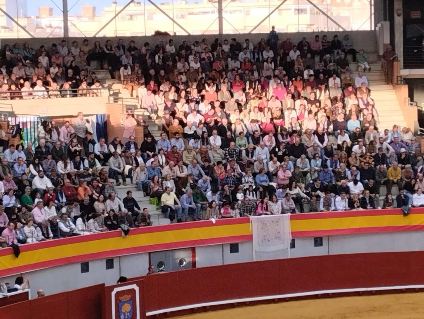 La vuelta de las corridas de toros llena el edificio multiusos