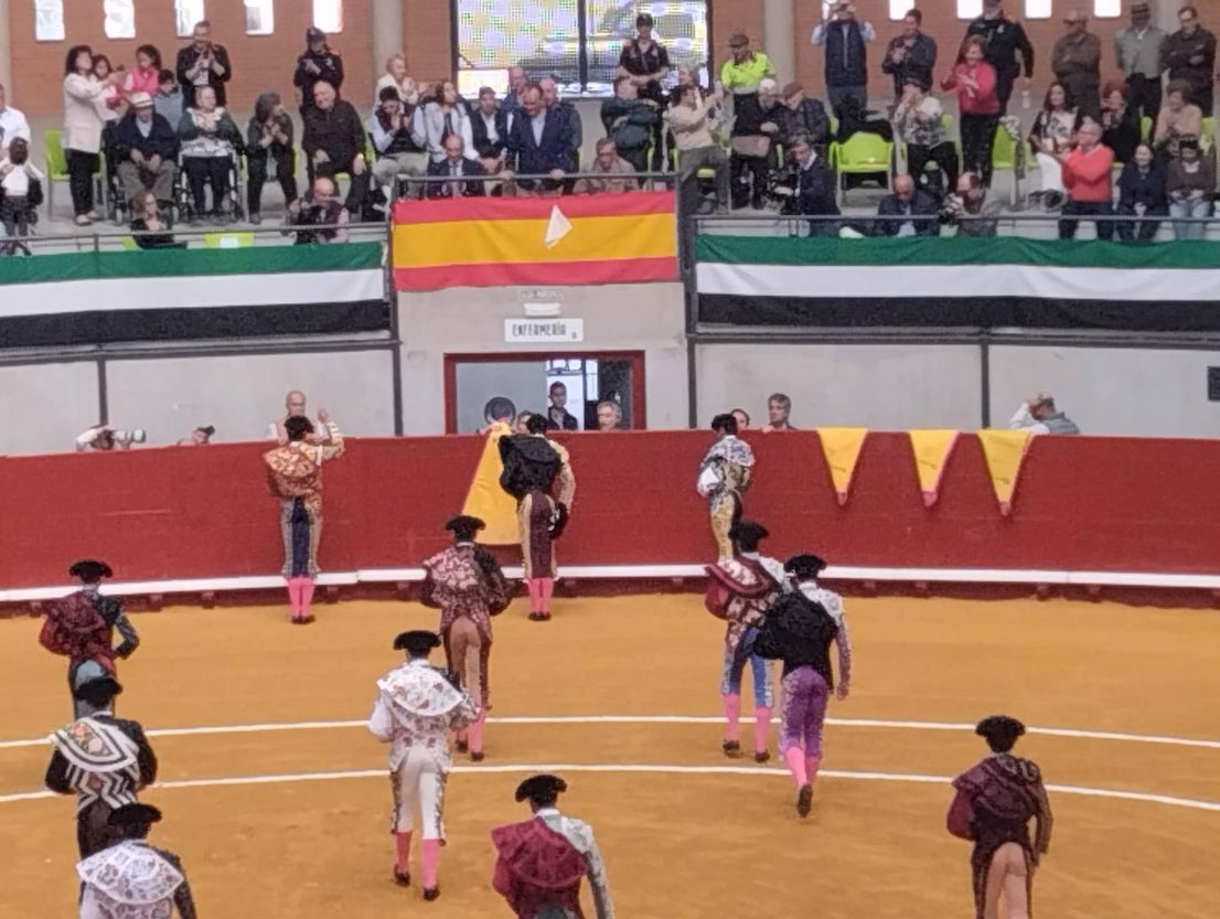 La vuelta de las corridas de toros llena el edificio multiusos