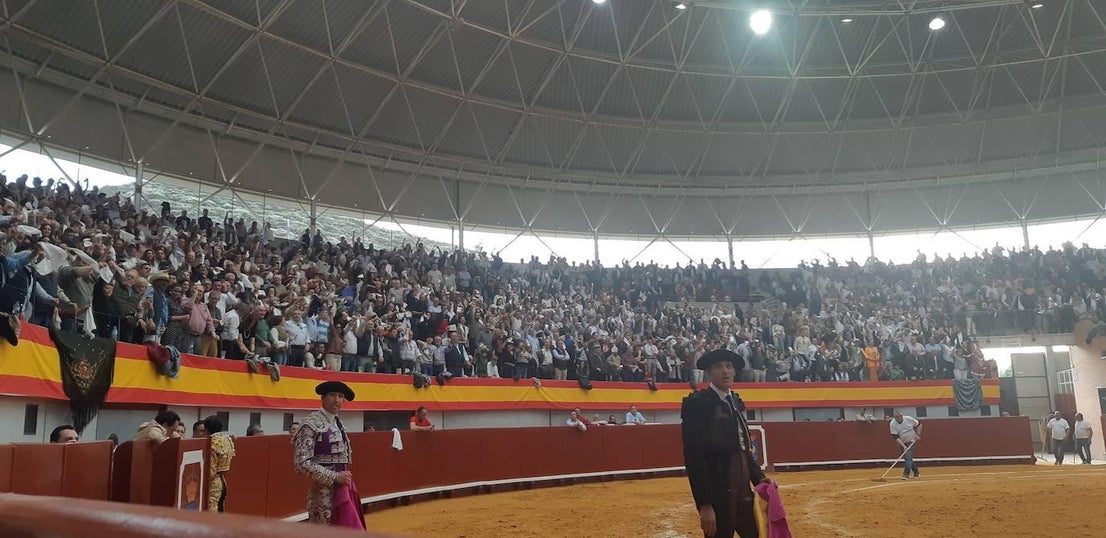 La vuelta de las corridas de toros llena el edificio multiusos