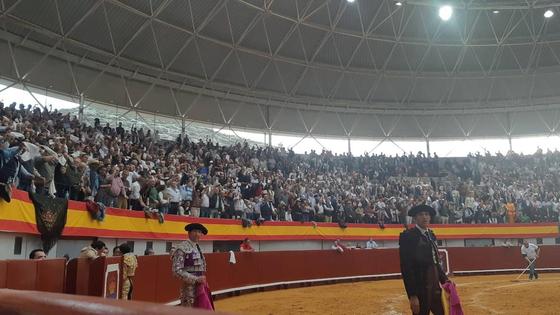 La vuelta de las corridas de toros llena el edificio multiusos