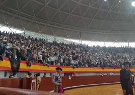 La vuelta de las corridas de toros llena el edificio multiusos
