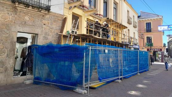 Avanzan los trabajos en la fachada del Centro Moralo