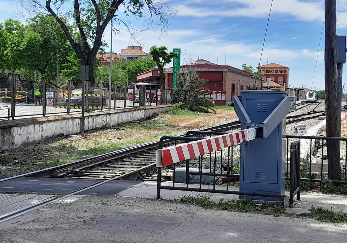 El paso a nivel de Pablo Luengo se cortará varias horas entre el jueves y el viernes