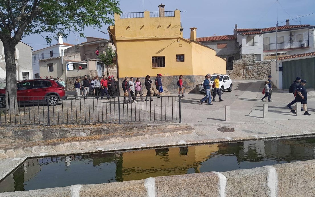 La XX Ruta a Peñaflor reúne a más de 200 senderistas
