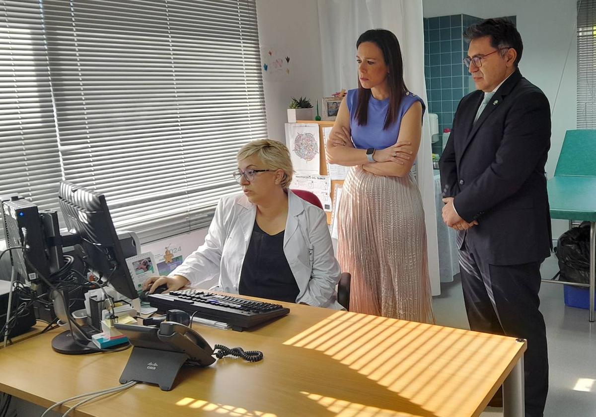 El centro de salud estrena el botón del pánico del SES