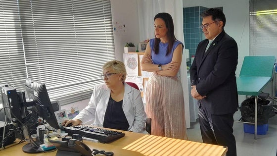 El centro de salud estrena el botón del pánico del SES