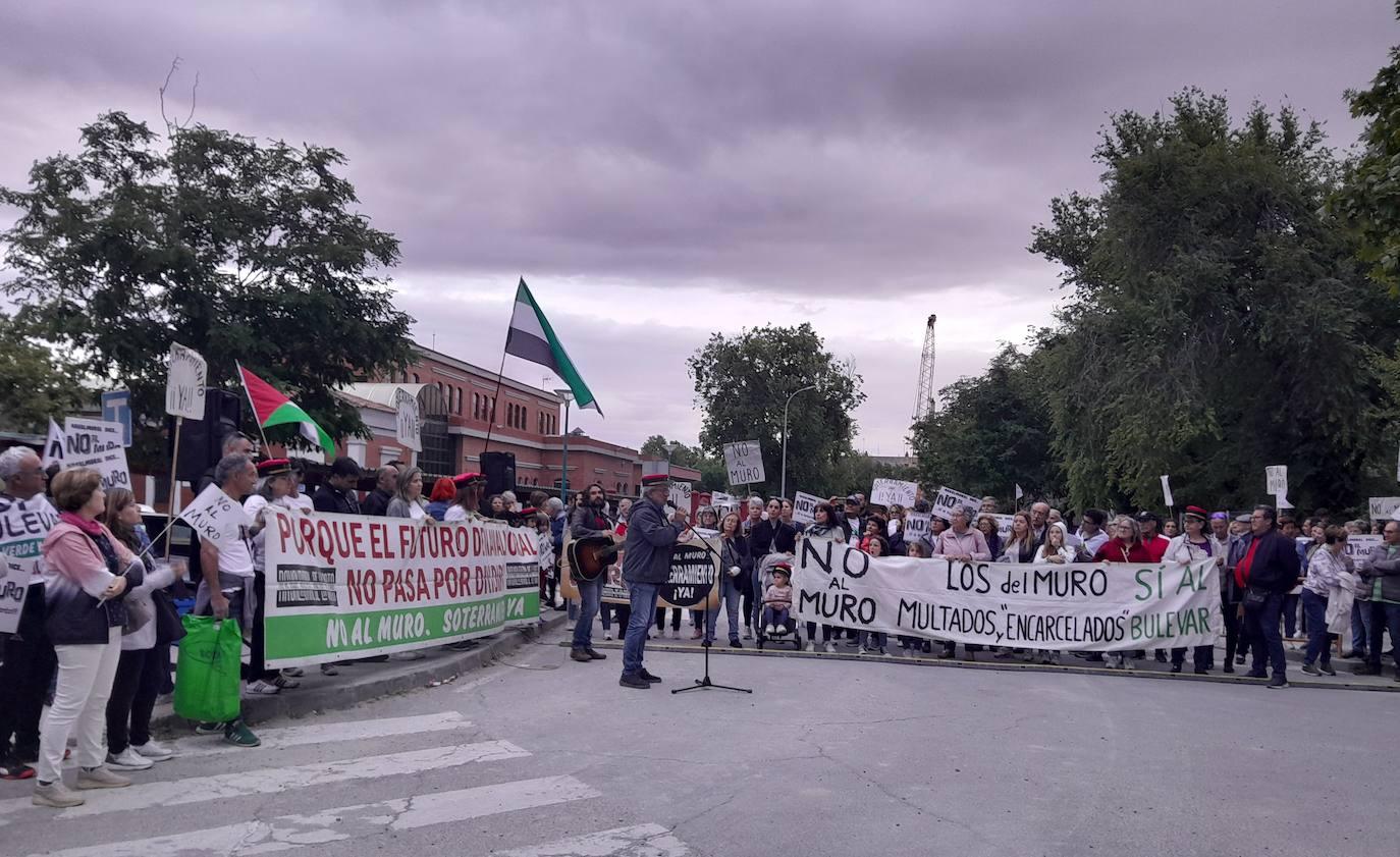 No al Muro no cede a pesar de lo avanzado de las obras