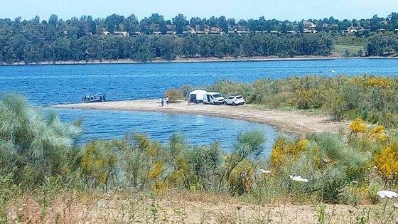 La Guardia Civil busca a un hombre desaparecido en las aguas de Valdecañas