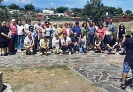 Foto de familia de los participantes en la comida