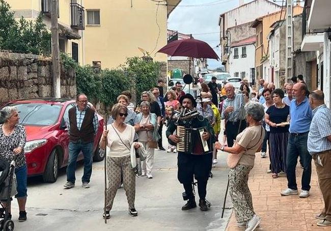 Animado pasacalles con Amaruá 'Hombre orquesta'
