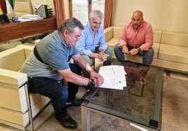 Jesús Camacho, Ramón Barbado y Roberto Baños en la alcaldía