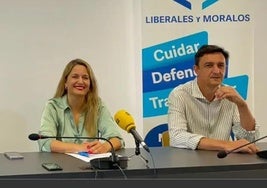 Nuria Camacho y Roberto García, representantes de Liberales y Moralos