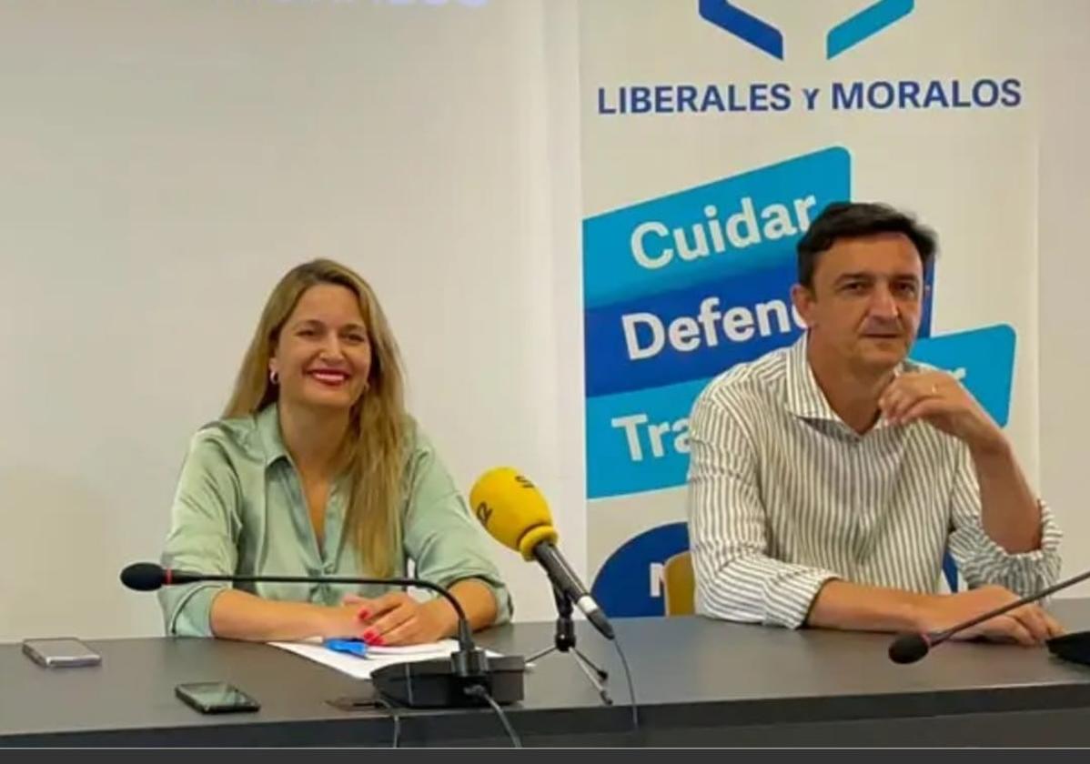 Nuria Camacho y Roberto García, representantes de Liberales y Moralos
