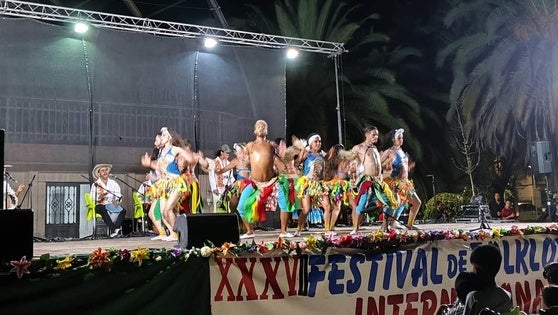 El folklore internacional vuelve al parque municipal