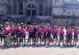 Los cicloturistas moralos a su llegada a Santiago de Compostela