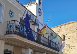 Banderas a media asta en Saucedilla