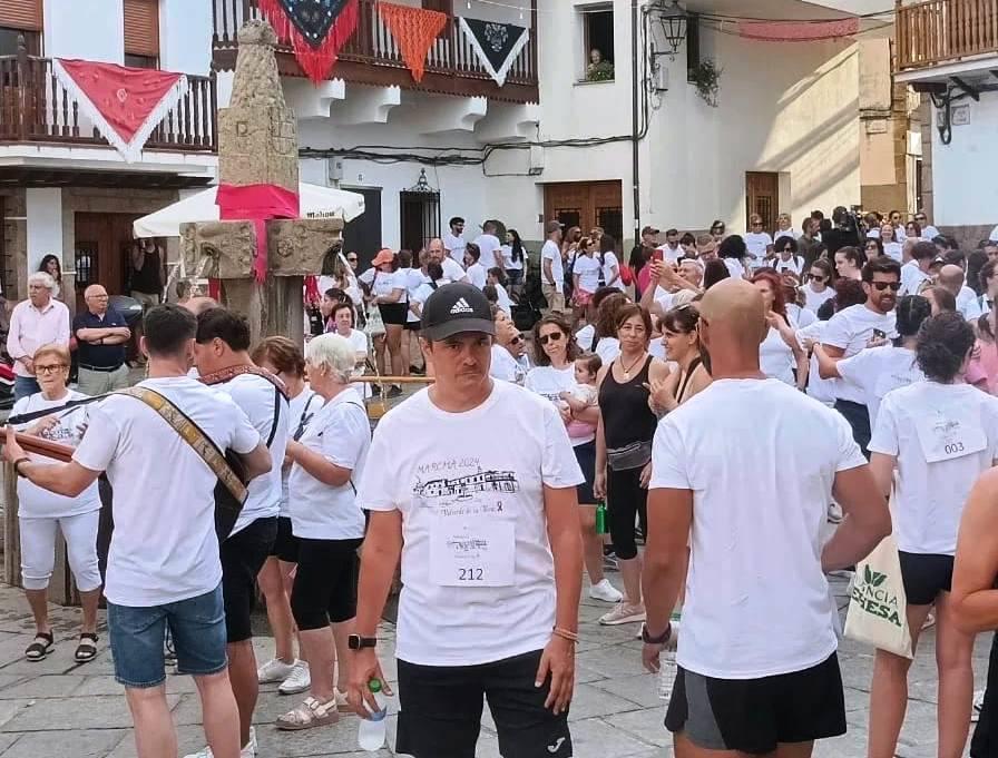 Valverde de la Vera marcha contra el cáncer de mama