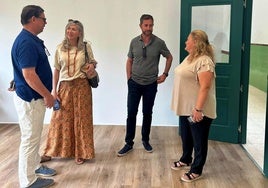 Daniel Turcas con el delegado de Educación y los concejales en su visita a las instalaciones