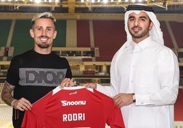 Rodi con un dirigente del equipo qatarí